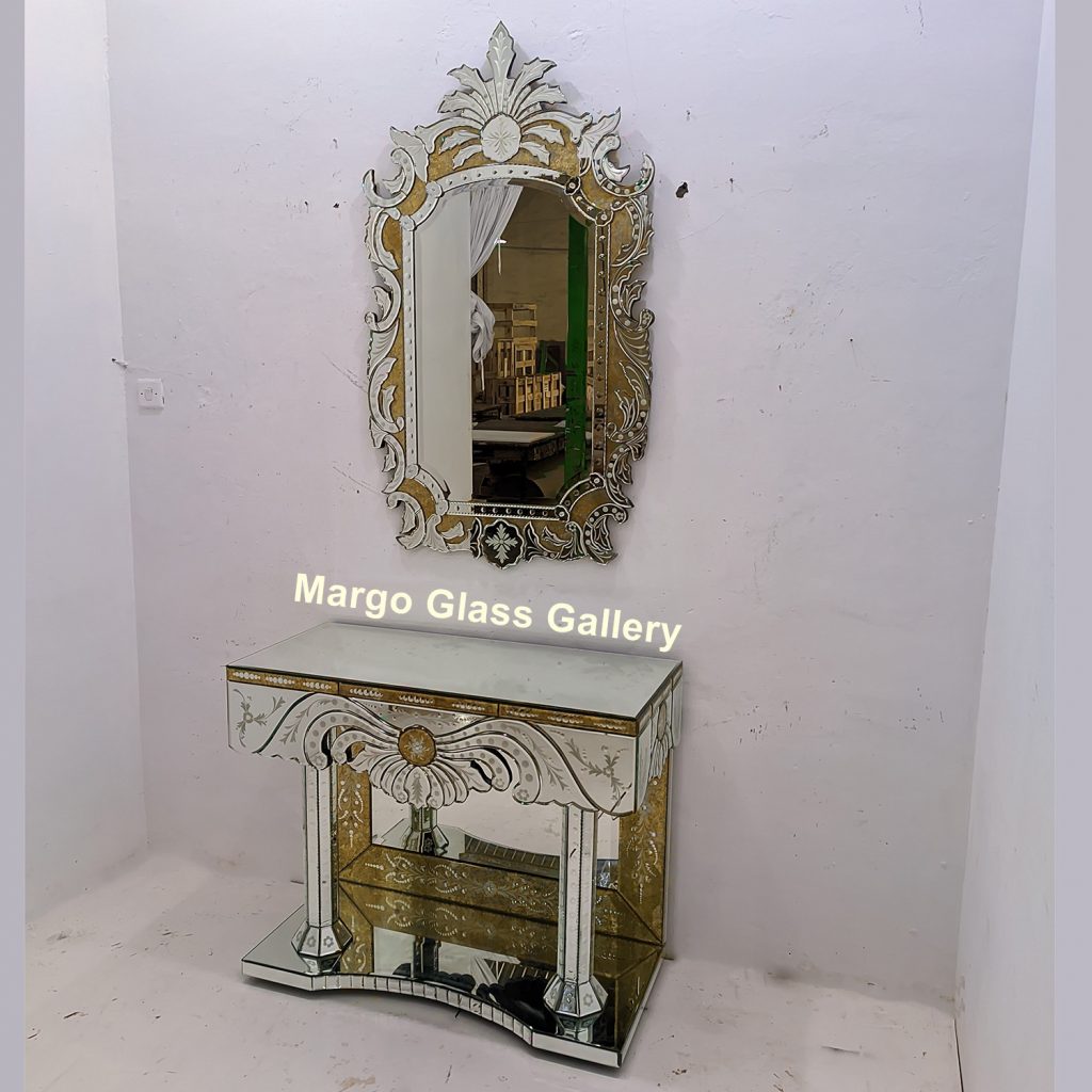 MG 006335 Venetian Mirror GoldUk 130 x 77 cm Gold Table Mirror Uk 100 cm x 50 cm x 80 cm – Premium venetian mirror hand-etched glass with ornate frame handcrafted in Indonesia