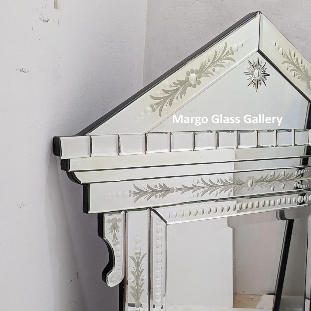 MG 080100 Venetian Mirror overall 121 cm x 80 cm – Elegant venetian mirror hand-etched glass with ornate frame handcrafted in Indonesia