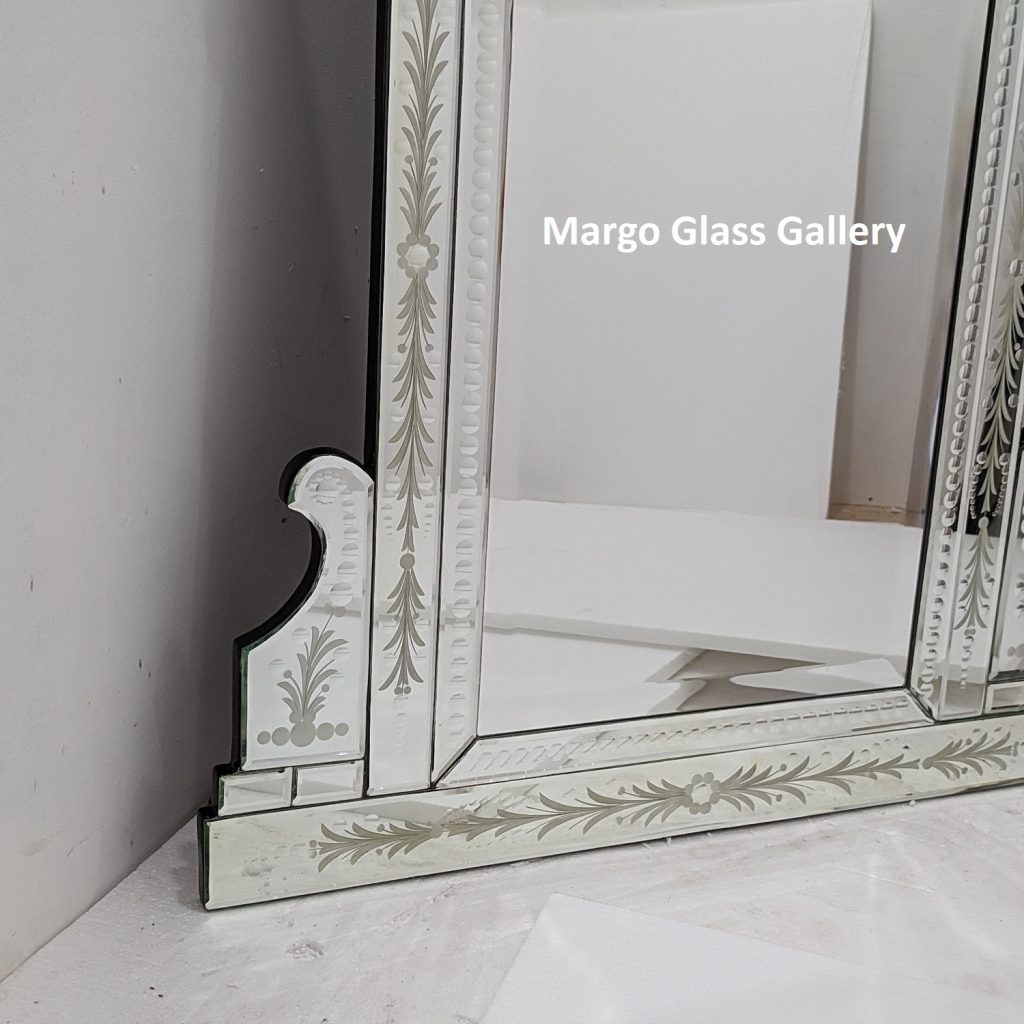 MG 080100 Venetian Mirror overall 121 cm x 80 cm – Classic venetian mirror hand-etched glass with ornate frame handcrafted in Indonesia