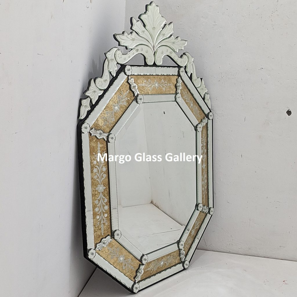 MG 080101 Venetian Mirror List Gold Leaf Uk 122 cm x 82 cm – Elegant venetian mirror hand-etched glass with ornate frame handcrafted in Indonesia