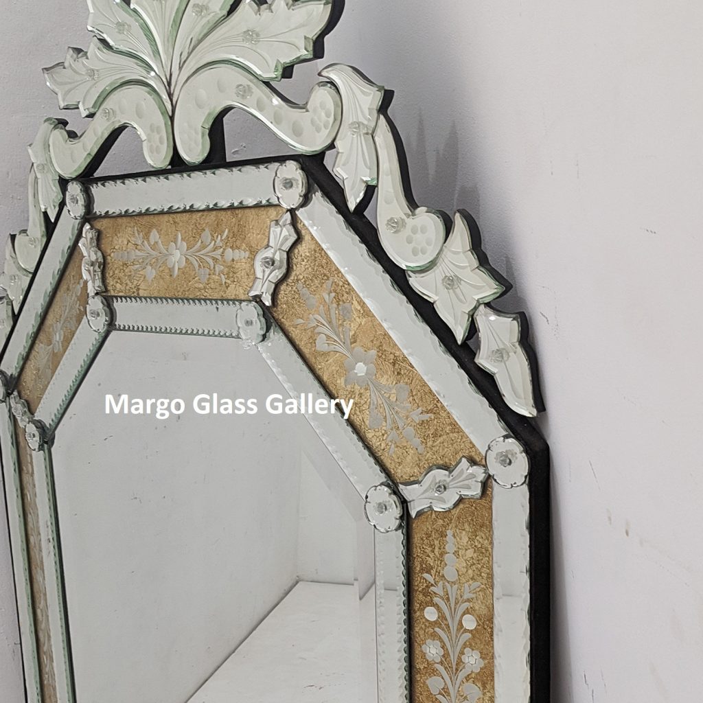 MG 080101 Venetian Mirror List Gold Leaf Uk 122 cm x 82 cm – Classic venetian mirror hand-etched glass with ornate frame handcrafted in Indonesia
