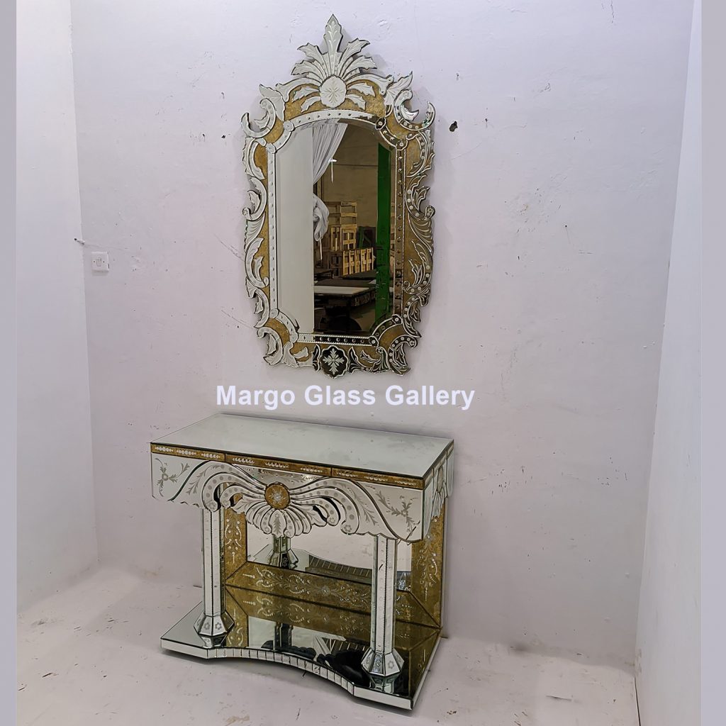 MG 080108 Venetian Mirror Gold Uk 130 x 77 cm Table Uk 100 cm x 50 cm x 80 cm – Premium venetian mirror hand-etched glass with ornate frame handcrafted in Indonesia