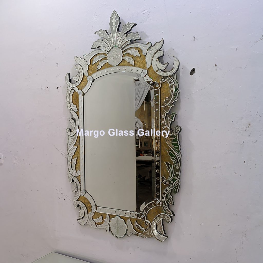 MG 080108 Venetian Mirror Gold Uk 130 x 77 cm Table Uk 100 cm x 50 cm x 80 cm – Elegant venetian mirror hand-etched glass with ornate frame handcrafted in Indonesia