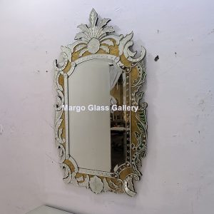 MG 080108 Venetian Mirror Gold Uk 130 x 77 cm Table Uk 100 cm x 50 cm x 80 cm – Elegant venetian mirror hand-etched glass with ornate frame handcrafted in Indonesia
