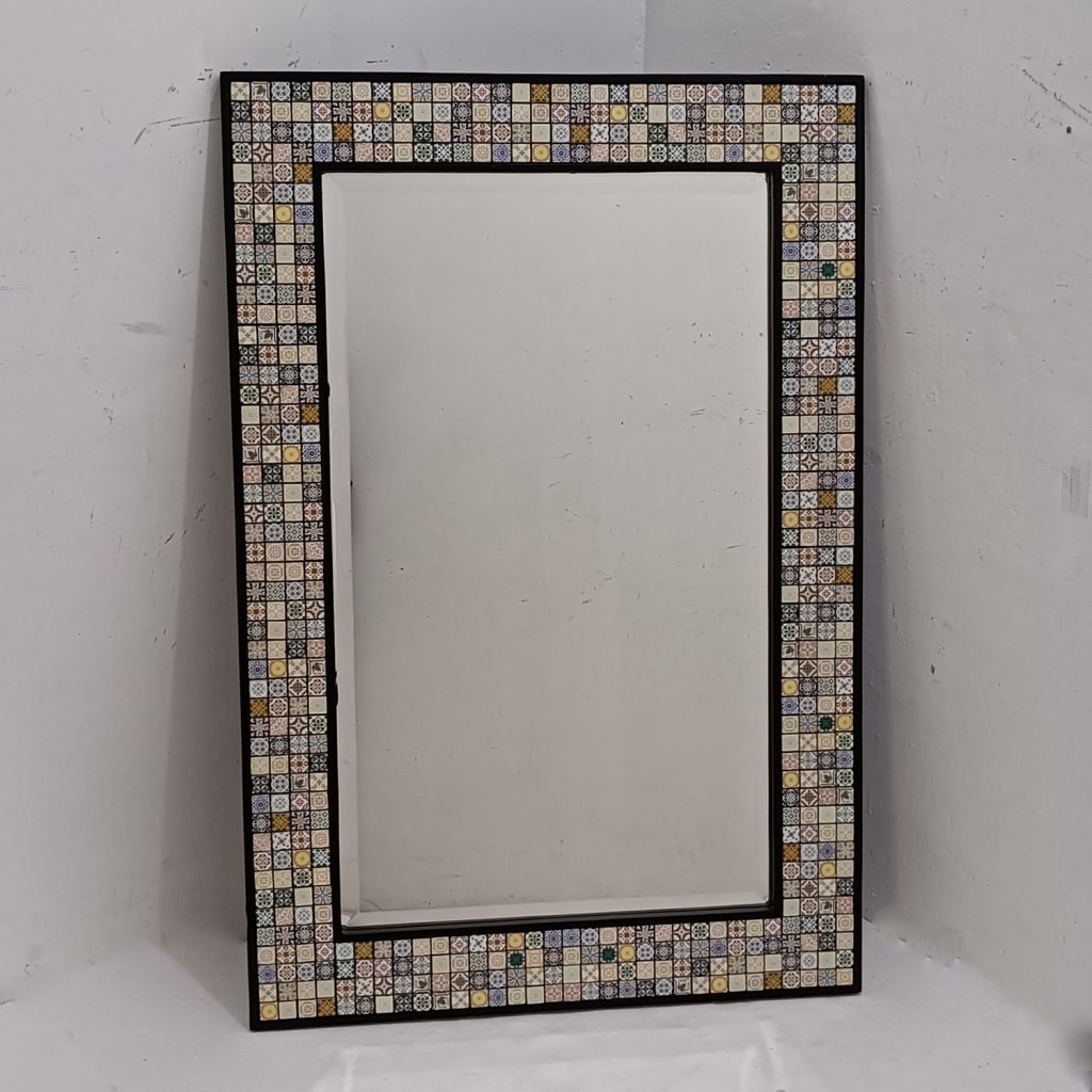 MG 800002 Ceramic Clasik Wall Decor Overal 42 cm x 42 cm kotak cermin 18 cm x 18 cm – Premium handcrafted mirror premium quality glass with ornate frame handcrafted in Indonesia