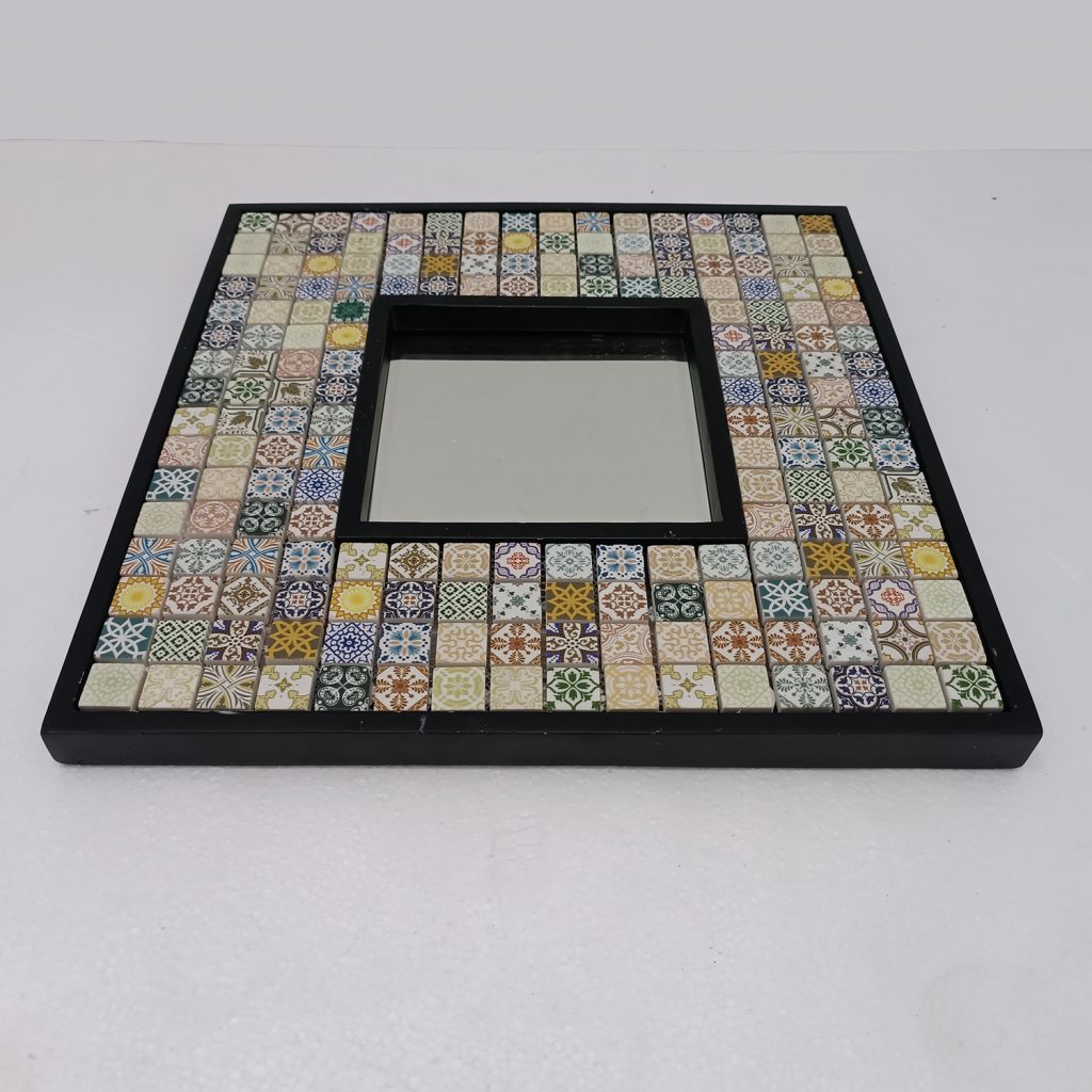 MG 800002 Ceramic Clasik Wall Decor Overal 42 cm x 42 cm kotak cermin 18 cm x 18 cm – Handcrafted handcrafted mirror premium quality glass with ornate frame handcrafted in Indonesia