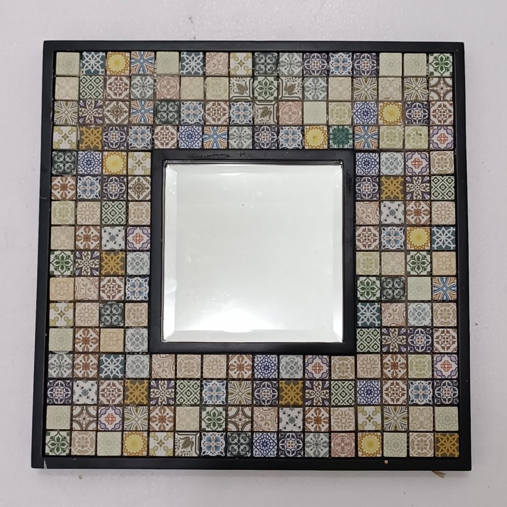 MG 800002 Ceramic Clasik Wall Decor Overal 42 cm x 42 cm kotak cermin 18 cm x 18 cm – Premium handcrafted mirror premium quality glass with ornate frame handcrafted in Indonesia