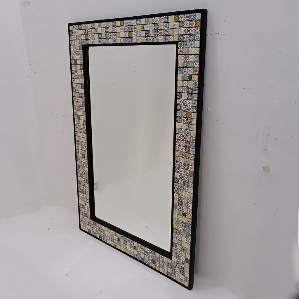 MG 800002 Ceramic Clasik Wall Decor Overal 42 cm x 42 cm kotak cermin 18 cm x 18 cm – Classic handcrafted mirror premium quality glass with ornate frame handcrafted in Indonesia
