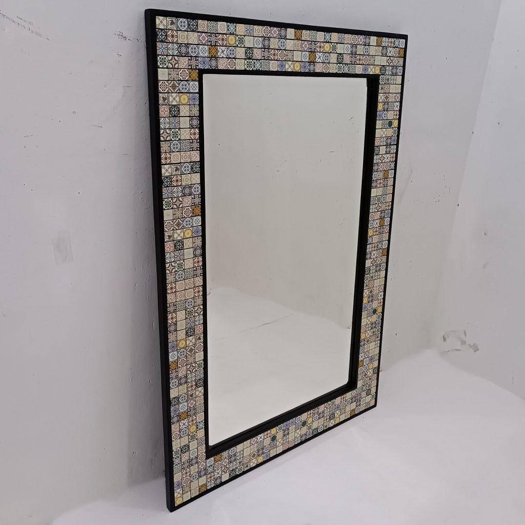 MG 800002 Ceramic Clasik Wall Decor Overal 42 cm x 42 cm kotak cermin 18 cm x 18 cm – Artisan handcrafted mirror premium quality glass with ornate frame handcrafted in Indonesia