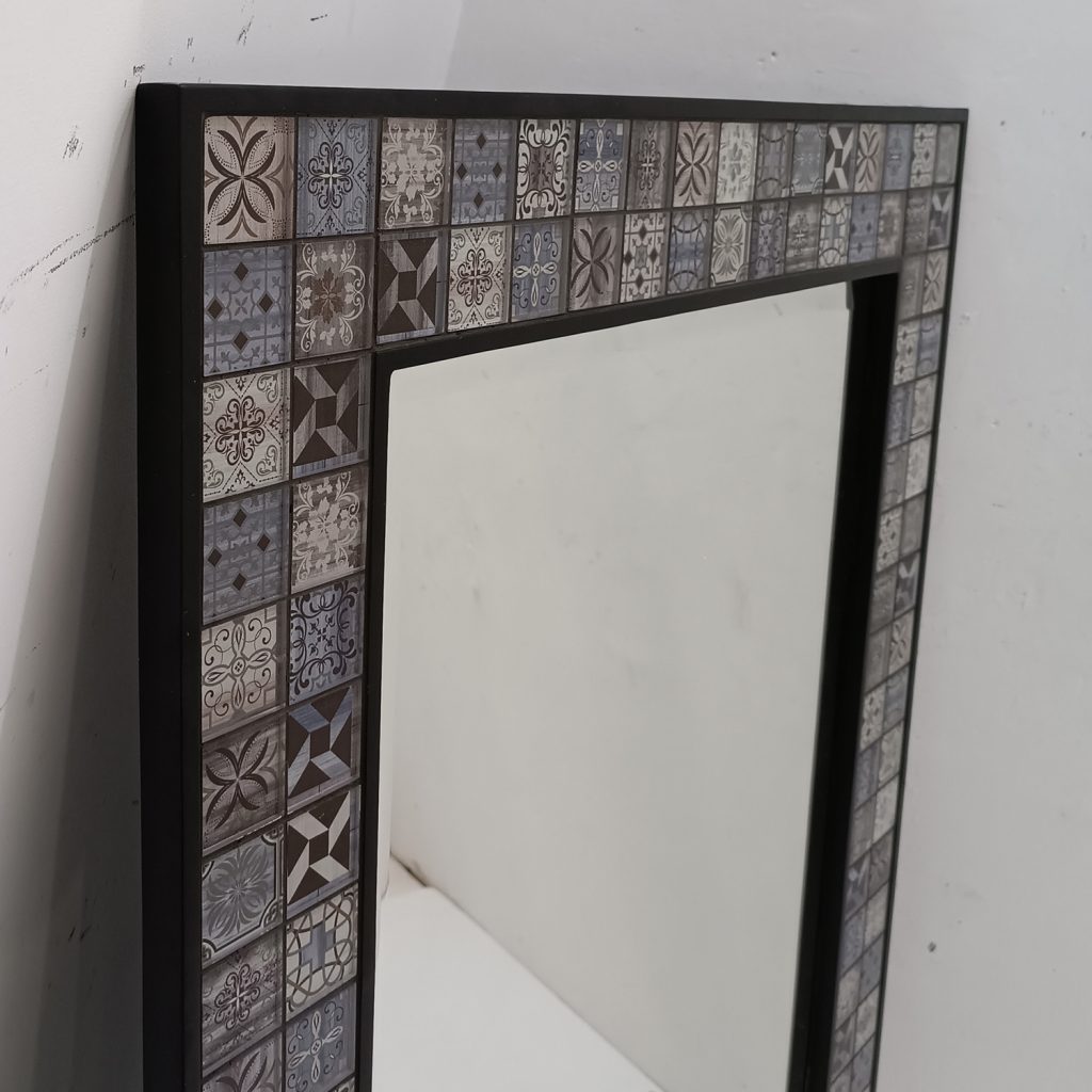 MG 800003 Ceramic Batik Mirror 42 cm x 42 cm kotak cermin 18 cm x 18 cm – Premium decorative mirror mirror premium quality glass with ornate frame handcrafted in Indonesia