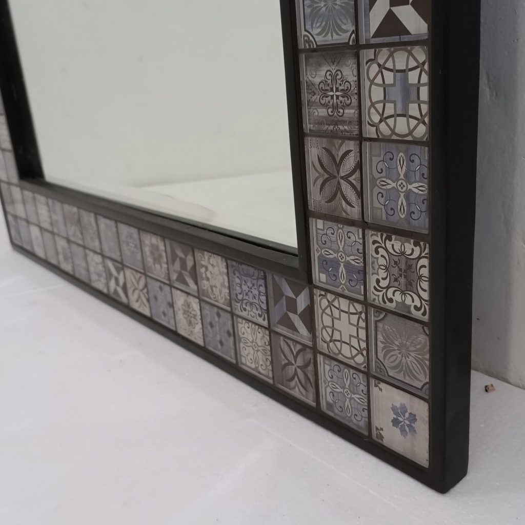 MG 800003 Ceramic Batik Mirror 42 cm x 42 cm kotak cermin 18 cm x 18 cm – Classic decorative mirror mirror premium quality glass with ornate frame handcrafted in Indonesia