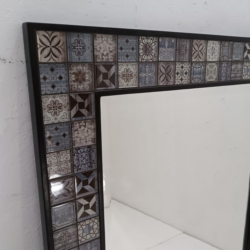 MG 800003 Ceramic Batik Mirror 42 cm x 42 cm kotak cermin 18 cm x 18 cm – Handcrafted decorative mirror mirror premium quality glass with ornate frame handcrafted in Indonesia