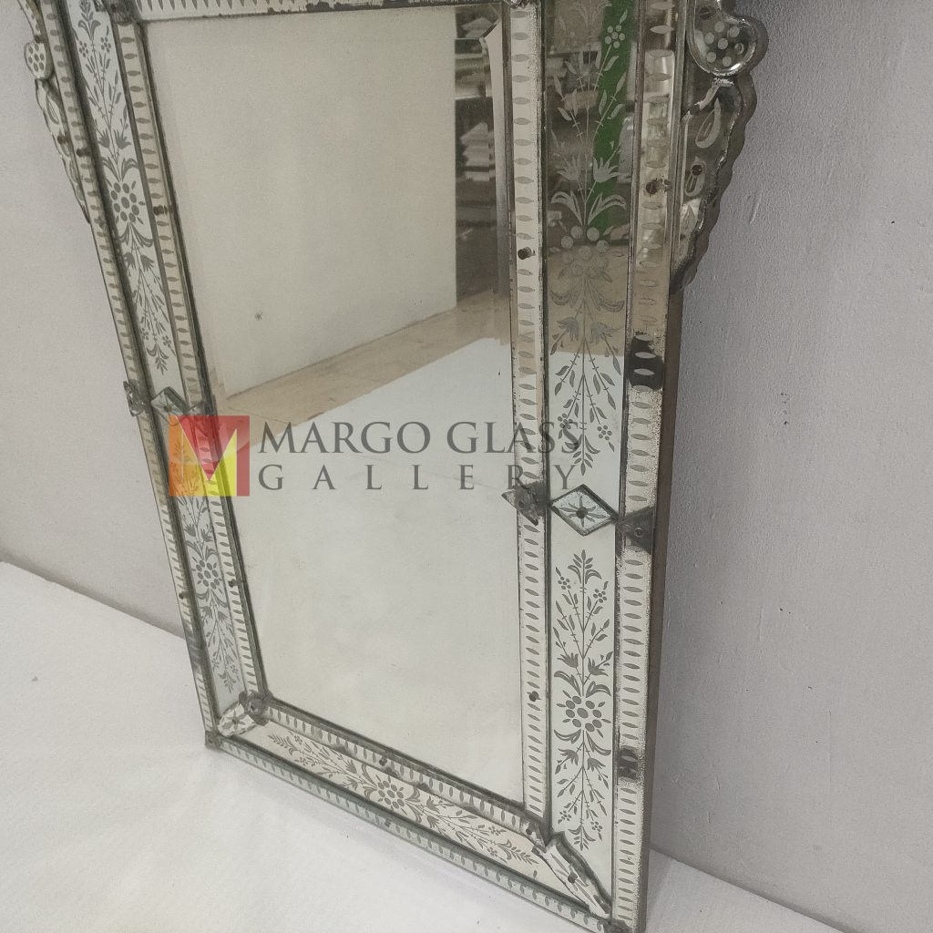 MG 080109 Venetian Mirror – Elegant venetian mirror hand-etched glass with ornate frame handcrafted in Indonesia