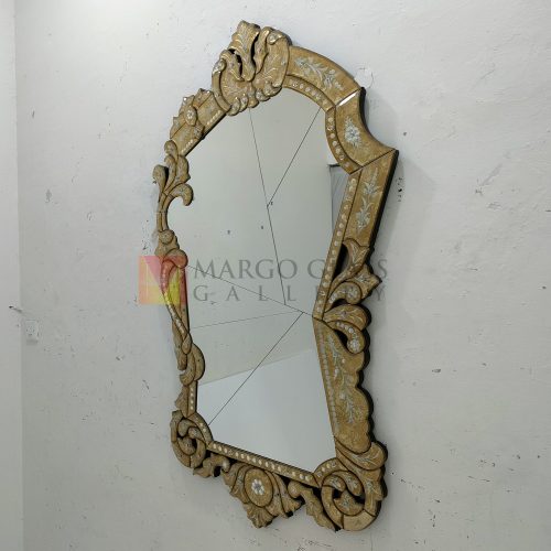 MG 080111 Venetian Mirror Gold Contemporer Size 135 cm x 83 cm – Elegant venetian mirror hand-etched glass with ornate frame handcrafted in Indonesia