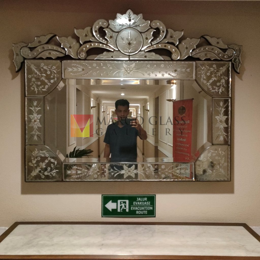Horizontal wall Mirror – Classic decorative mirror mirror premium quality glass with ornate frame handcrafted in Indonesia