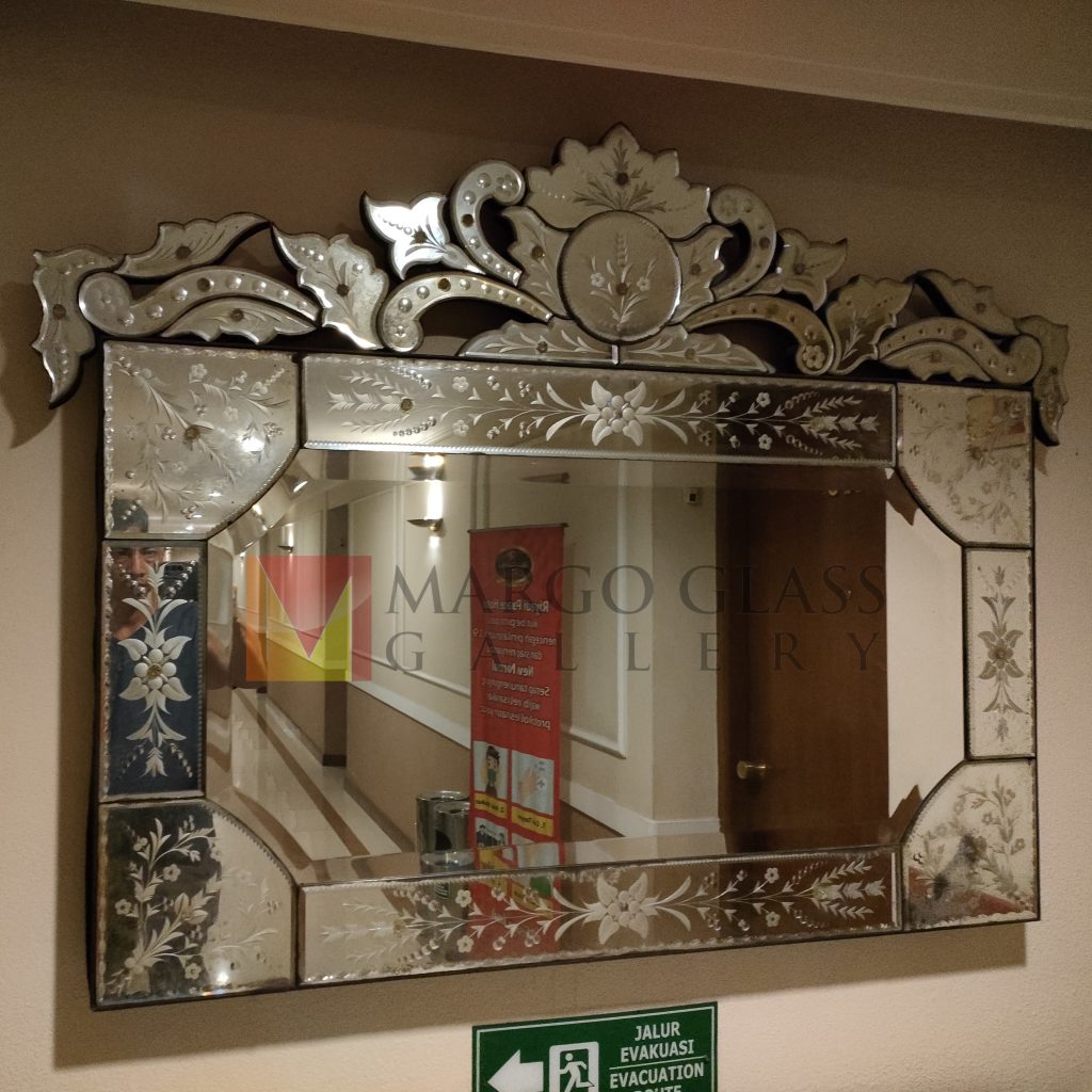 MG 080113 Horizontal wall Mirror 120 x 90 cm – Artisan decorative mirror mirror premium quality glass with ornate frame handcrafted in Indonesia