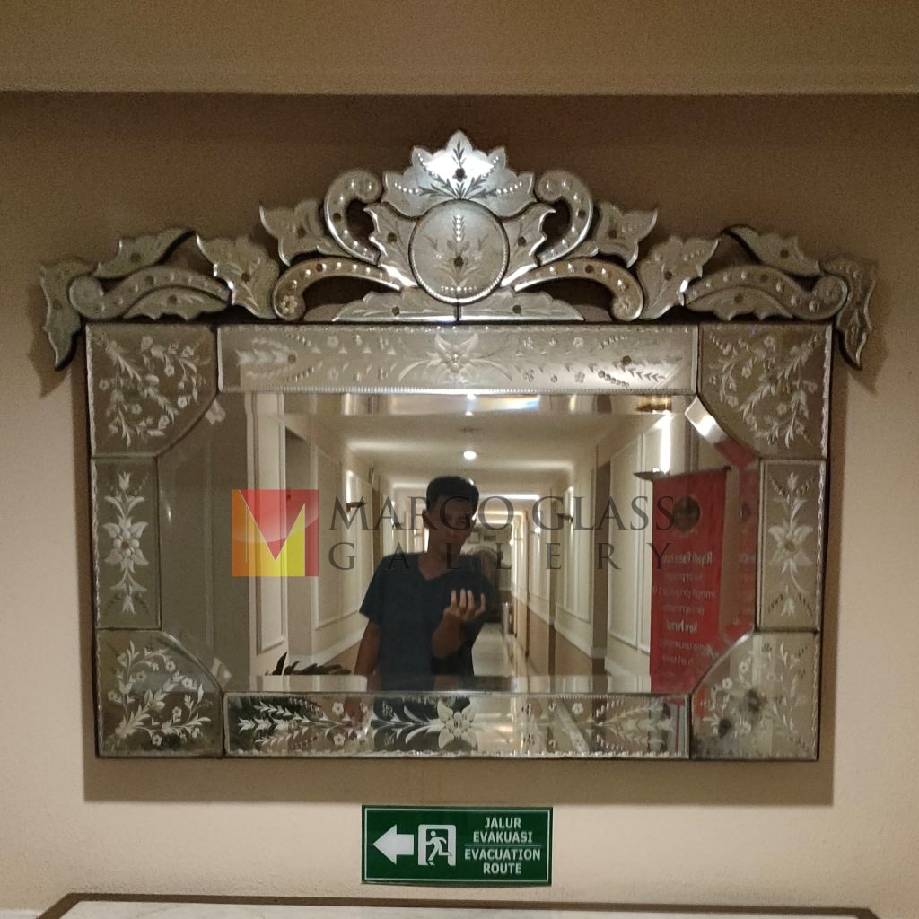 MG 080113 Horizontal wall Mirror 120 x 90 cm – Handcrafted decorative mirror mirror premium quality glass with ornate frame handcrafted in Indonesia