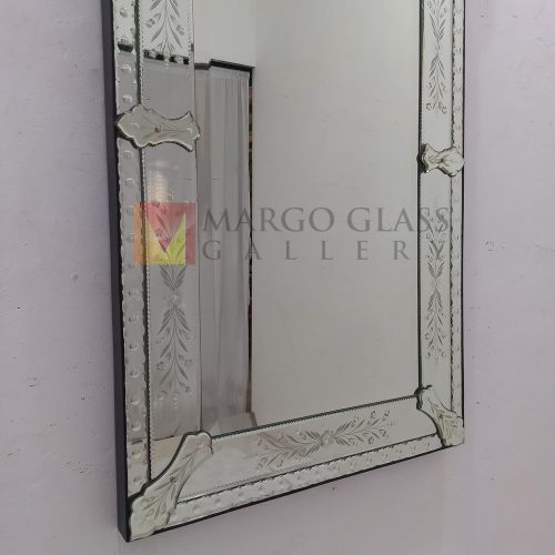 MG 080114 Venetian Mirror 180 x 88 cm Table 78 x 41 x 68 cm – Classic venetian mirror hand-etched glass with ornate frame handcrafted in Indonesia
