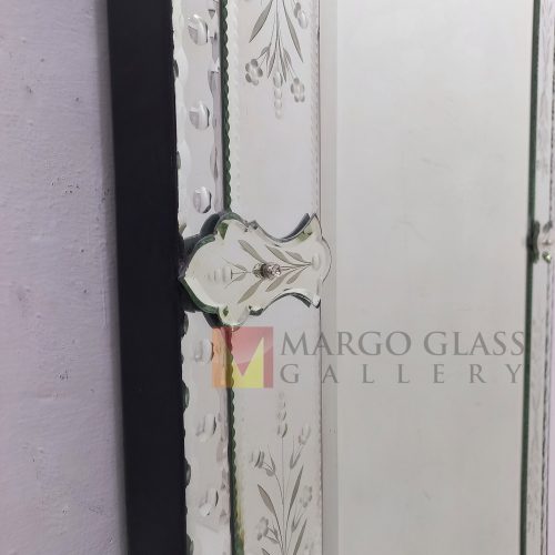 MG 080114 Venetian Mirror 180 x 88 cm Table 78 x 41 x 68 cm – Handcrafted venetian mirror hand-etched glass with ornate frame handcrafted in Indonesia