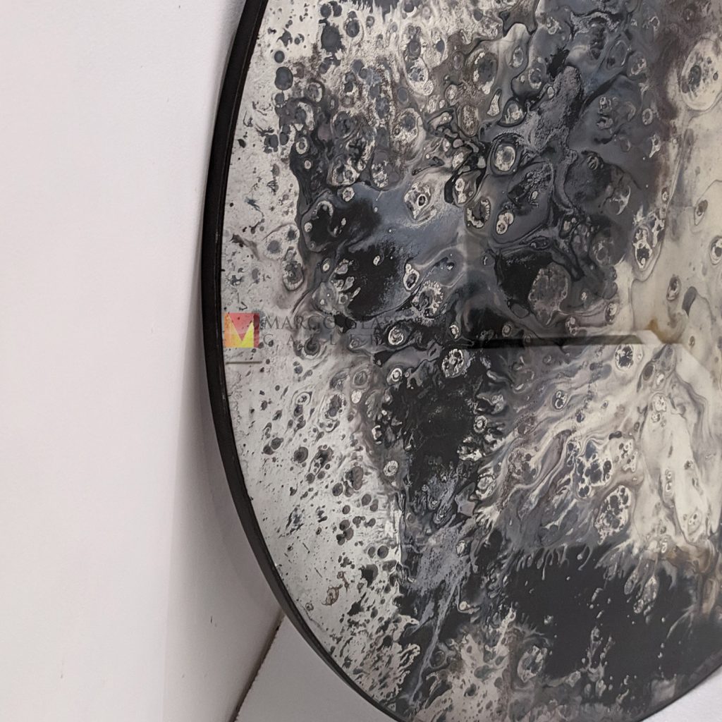 Antique Round Mirror – Handcrafted antique mirror antique glass with gold frame handcrafted in Indonesia