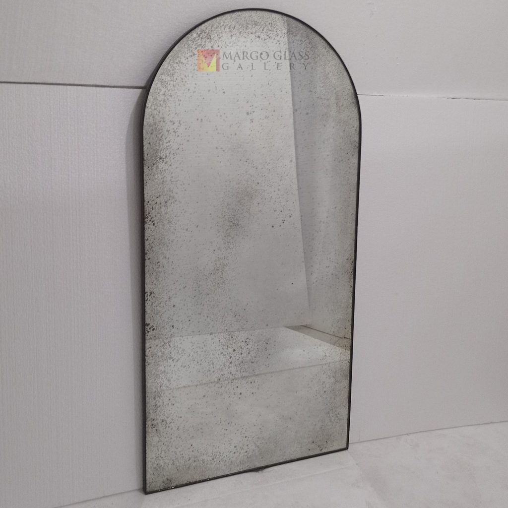 Oval Antique With iron Frame – Luxury antique mirror antique glass with gold frame handcrafted in Indonesia