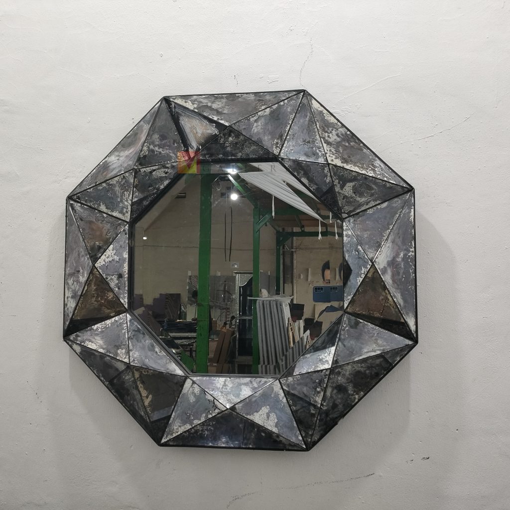 Piramid 3D – Handcrafted handcrafted mirror premium quality glass with ornate frame handcrafted in Indonesia