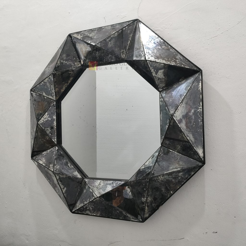 Piramid 3D – Premium handcrafted mirror premium quality glass with ornate frame handcrafted in Indonesia