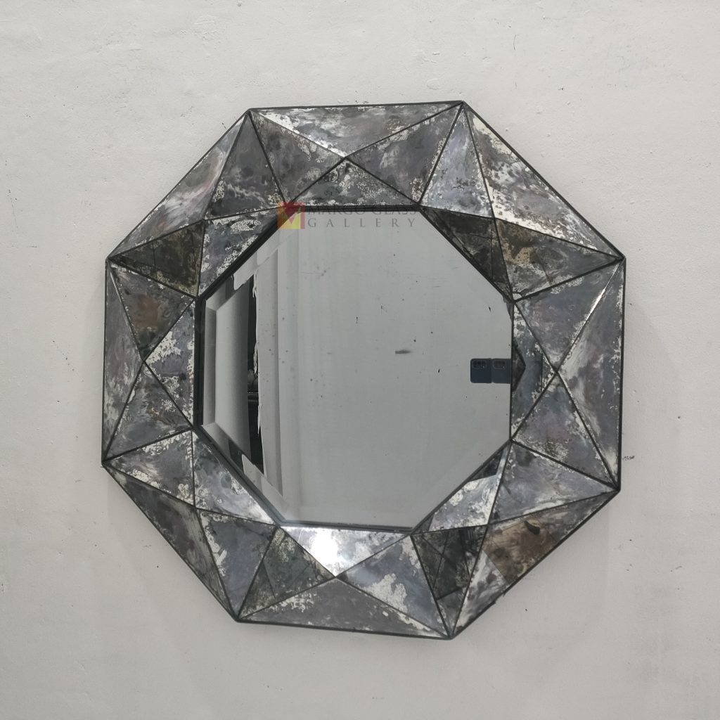 Piramid 3D – Elegant handcrafted mirror premium quality glass with ornate frame handcrafted in Indonesia