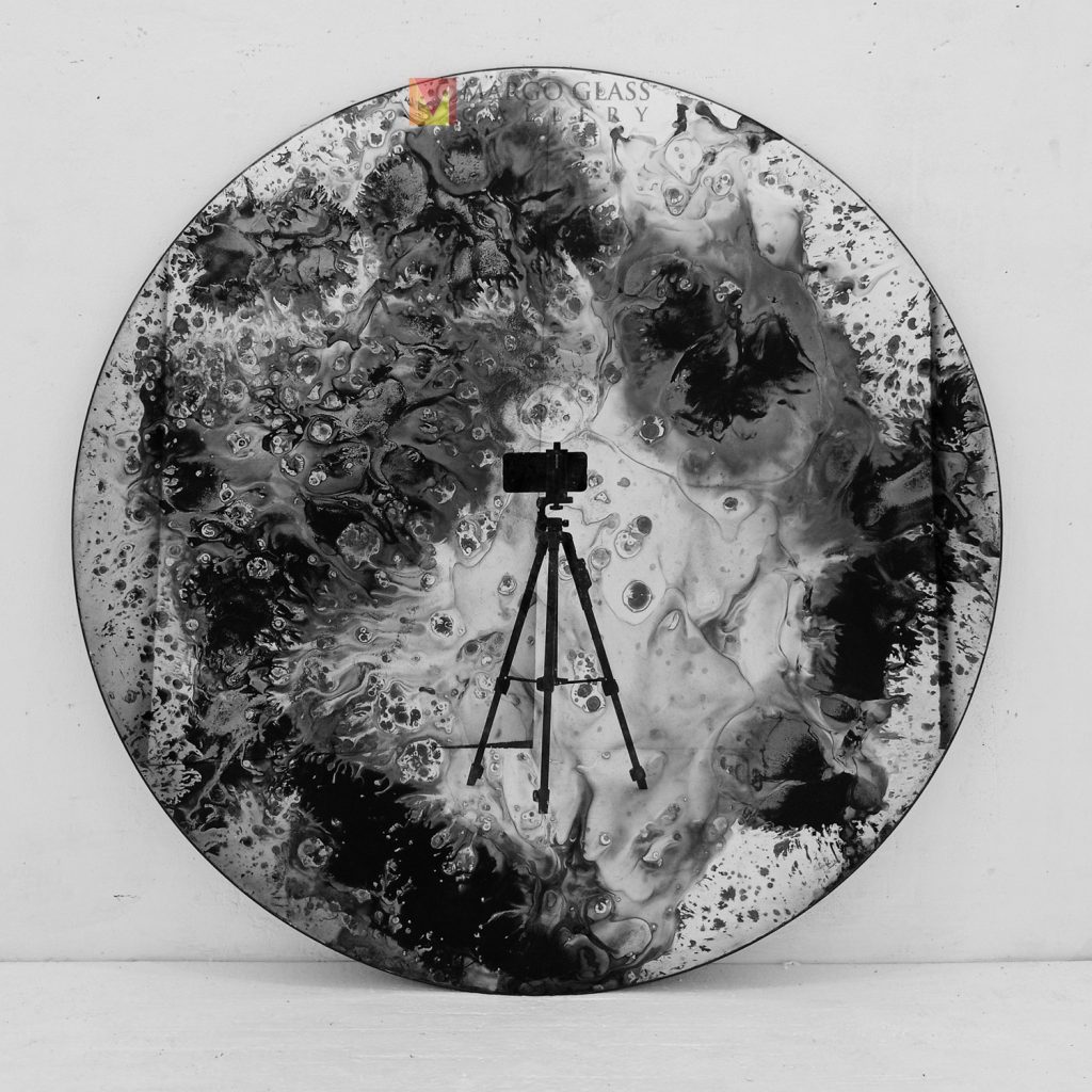 Antique Round Mirror – Elegant antique mirror antique glass with gold frame handcrafted in Indonesia