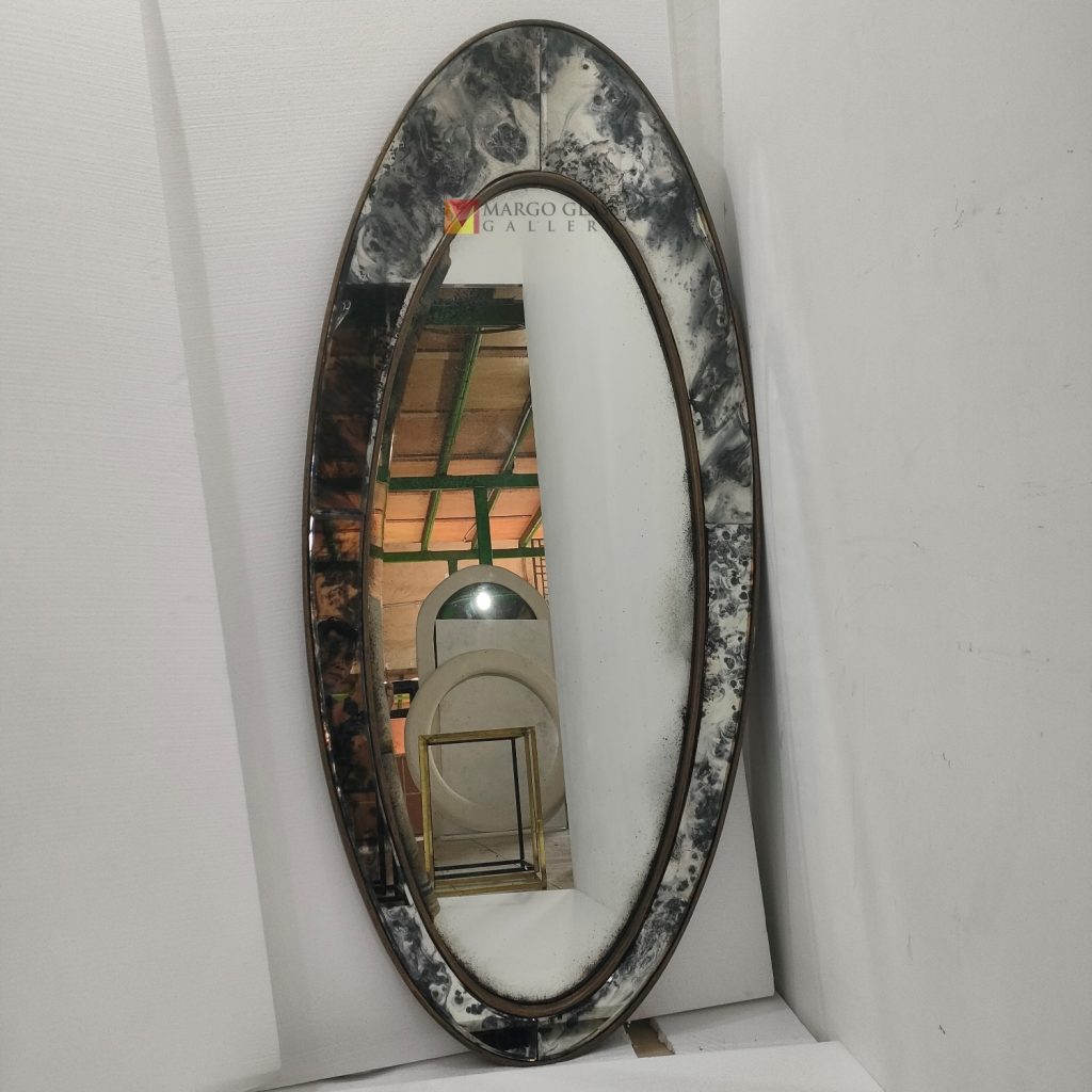 Long Oval Antique Mirror – Elegant antique mirror antique glass with gold frame handcrafted in Indonesia