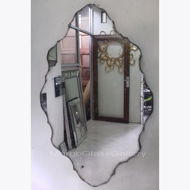Antiqued Mirror Deco Vina