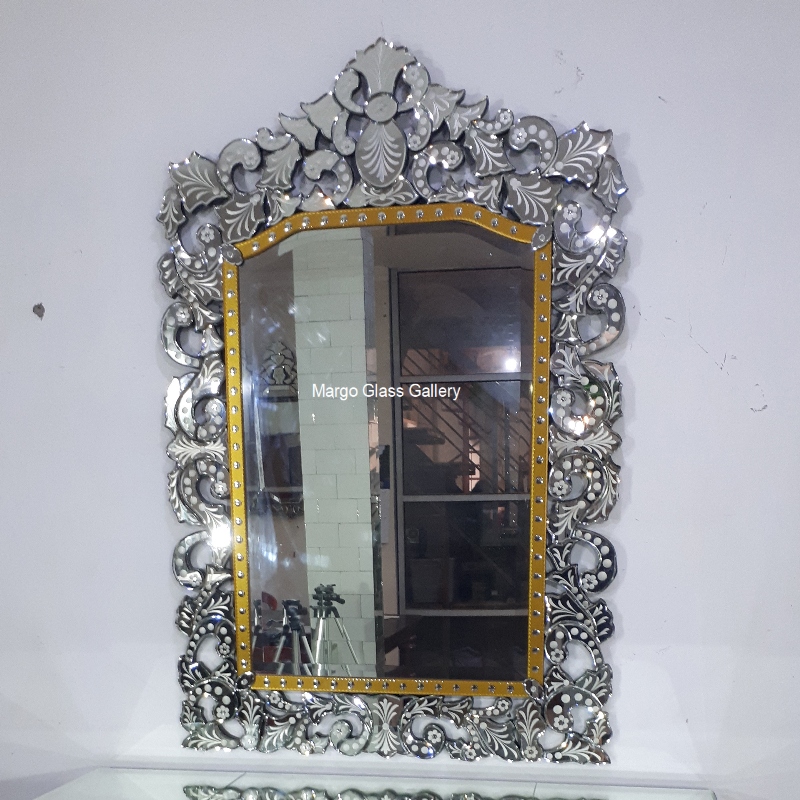 The meaning of Ramadan Shines with the Venetian Wall Mirror in Touches of Silver and Gold