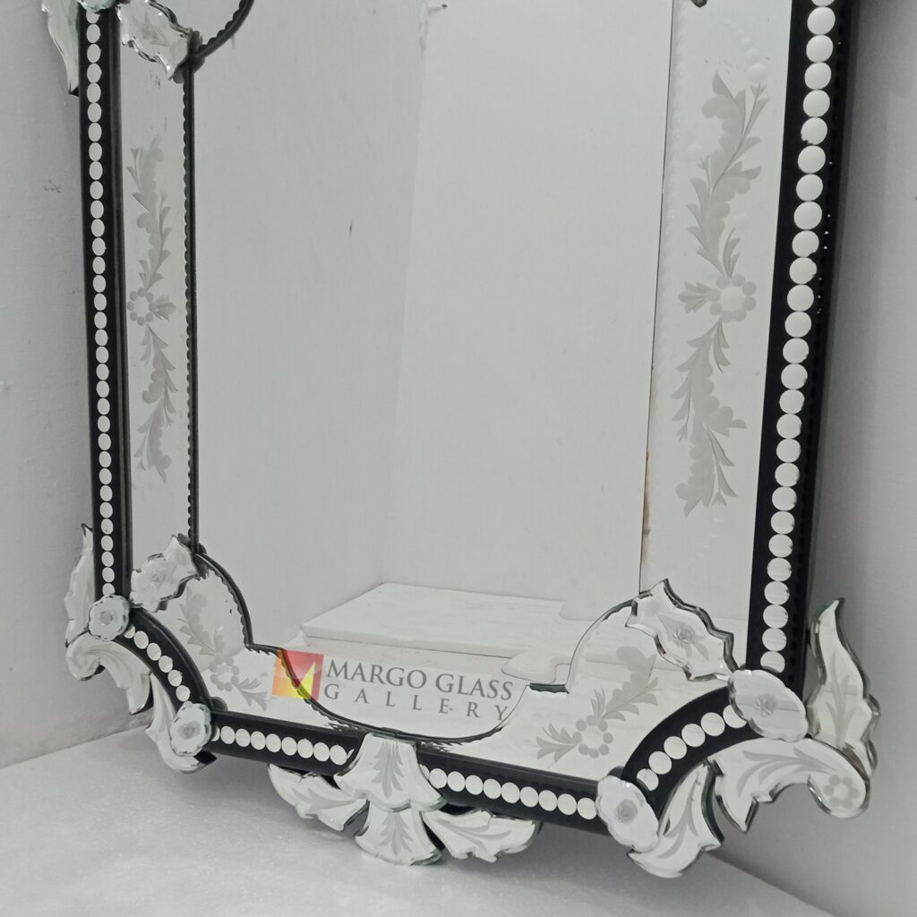oppo 32 – Artisan handcrafted mirror premium quality glass with ornate frame handcrafted in Indonesia