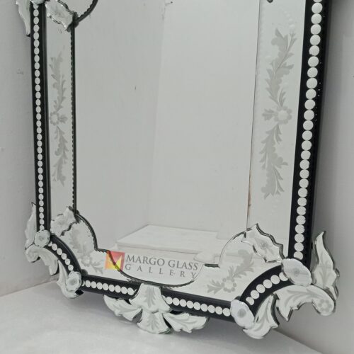 oppo 32 – Artisan handcrafted mirror premium quality glass with ornate frame handcrafted in Indonesia