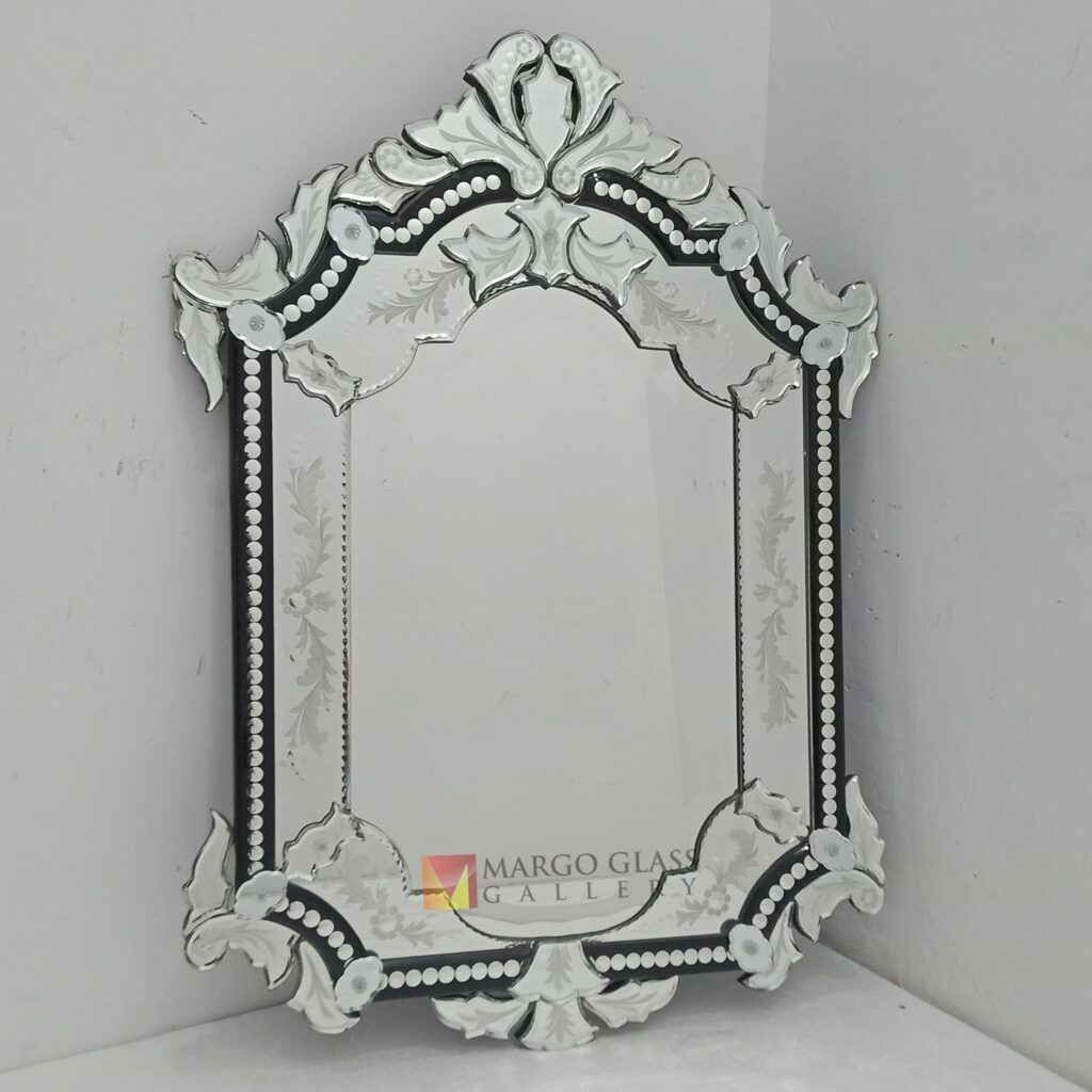oppo 32 – Premium handcrafted mirror premium quality glass with ornate frame handcrafted in Indonesia