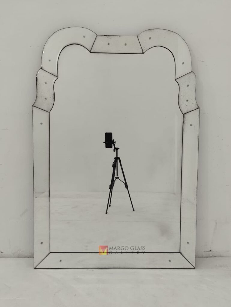 MG 014532 Antique Wall Mirror 132 x 91,5 cm Premium Handmade Indonesia – Classic antique mirror antique glass with gold frame handcrafted in Indonesia