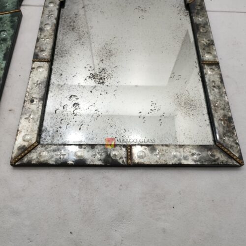 oplus 0 – Elegant handcrafted mirror premium quality glass with ornate frame handcrafted in Indonesia