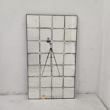 Mosaic Antique Mirror Tiles MG 014546 with flower in the middle