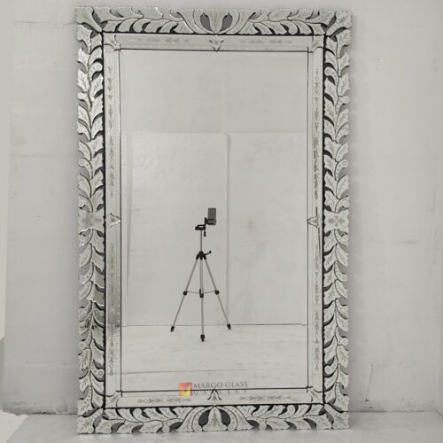 oplus 32 Classic Handmade Indonesia – Classic handcrafted mirror premium quality glass with ornate frame handcrafted in Indonesia