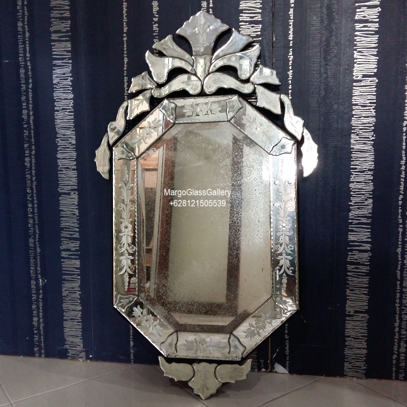 Antique Mirror Octagonal MG 014074