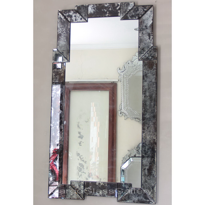 Distressed Mirror Luna MG 014184