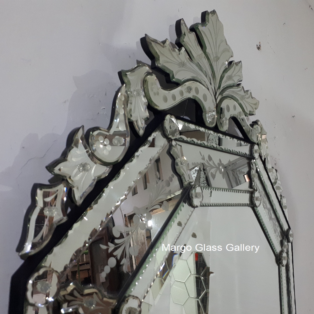Venetian Mirror Octagonal Embossed MG 080066