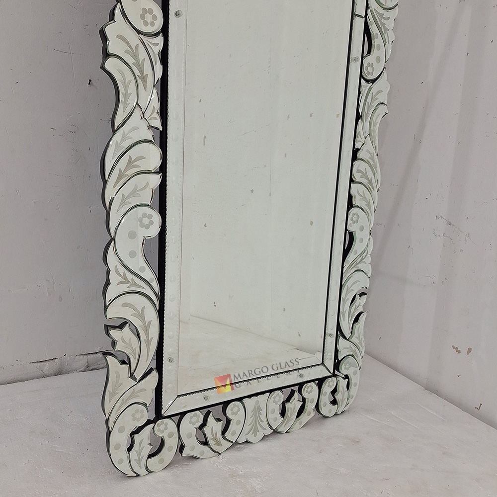 Venetian Glass Mirror Standing MG 080133