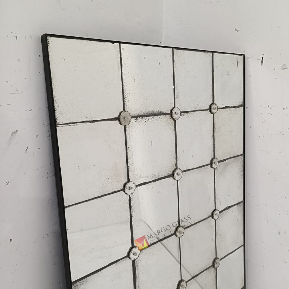 Mosaic Antique Mirror Tiles MG 014546 with flower in the middle