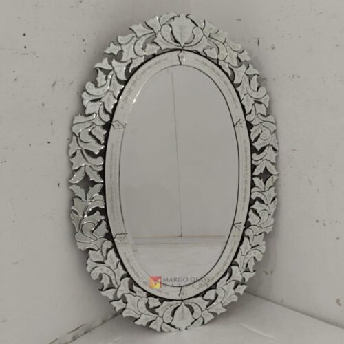 MG 080139 Venetian Mirror Edge Full Crown Oval 150 x 105cm – Luxury venetian oval mirror hand-etched glass with decorative frame handcrafted in Indonesia