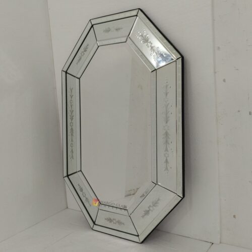 MG 080141 Venetian Mirror Octagon 120 x 80cm – Elegant venetian mirror hand-etched glass with ornate frame handcrafted in Indonesia