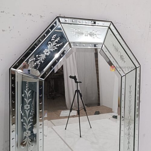 MG 080141 Venetian Mirror Octagon 120 x 80cm – Handcrafted venetian mirror hand-etched glass with ornate frame handcrafted in Indonesia