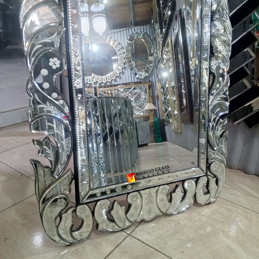 Venetian Glass Mirror Standing MG 080133