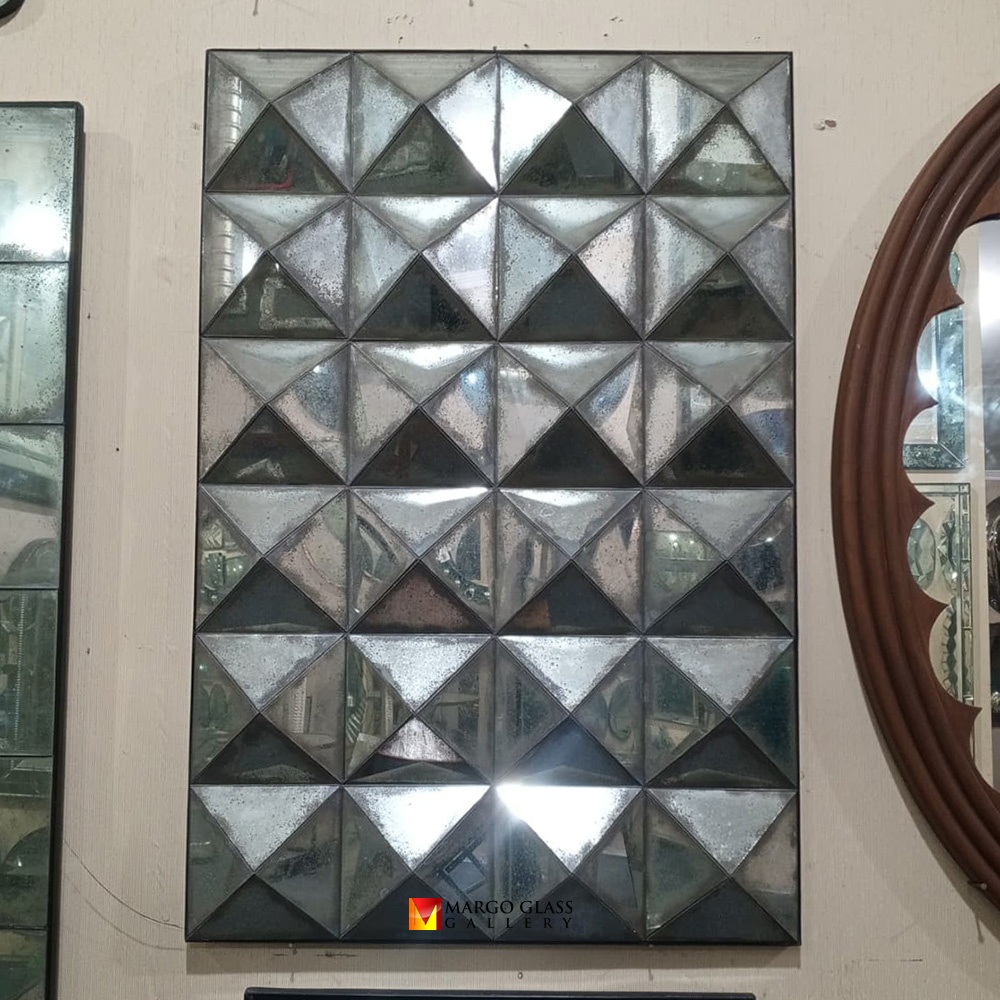 A Dialogue with Light, Serenity and the 3D Antique Mirror Experience