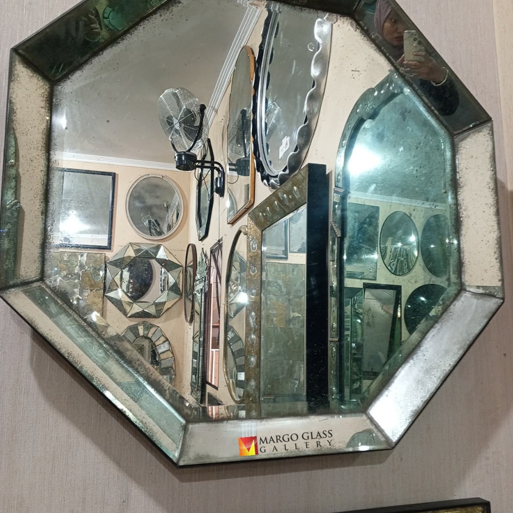 Antique Wall Mirror Octagonal MG 014127